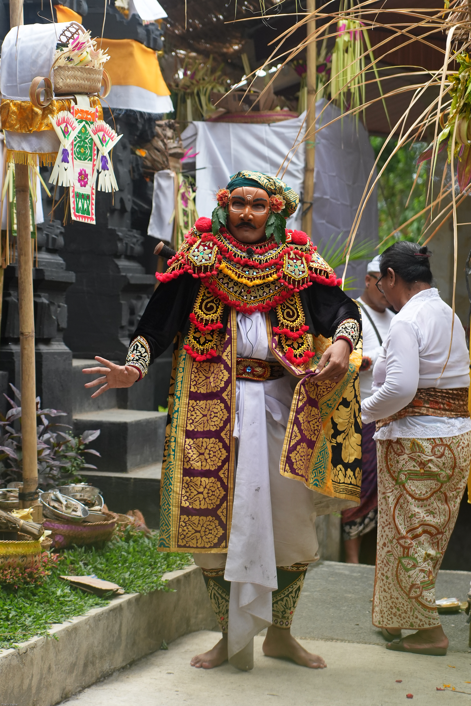 Participants à une cérémonie traditionnelle à Bali