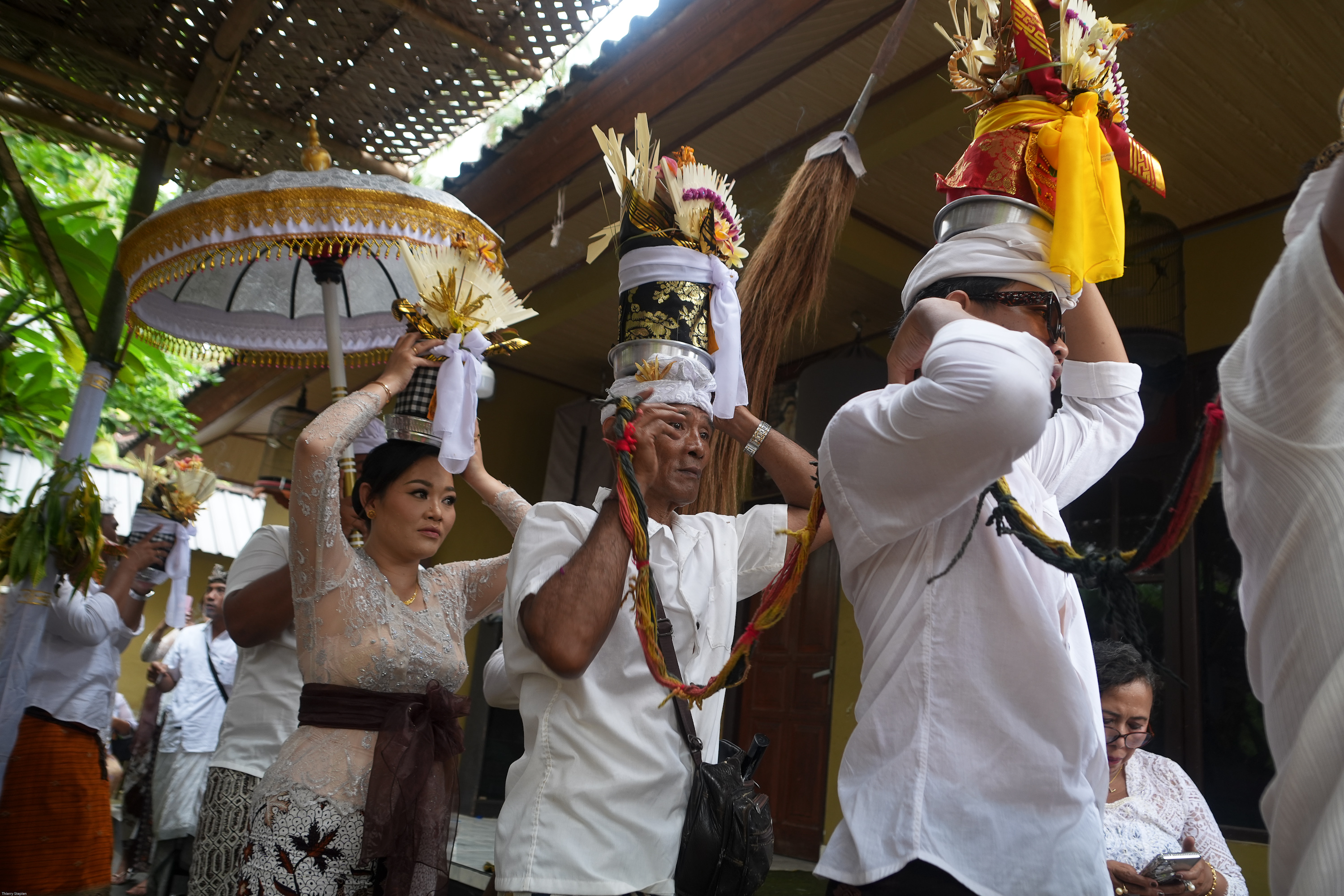 Préparatifs d'une cérémonie traditionnelle à Bali