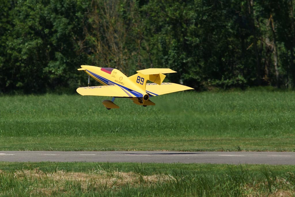 Avion radiocommandé en approche